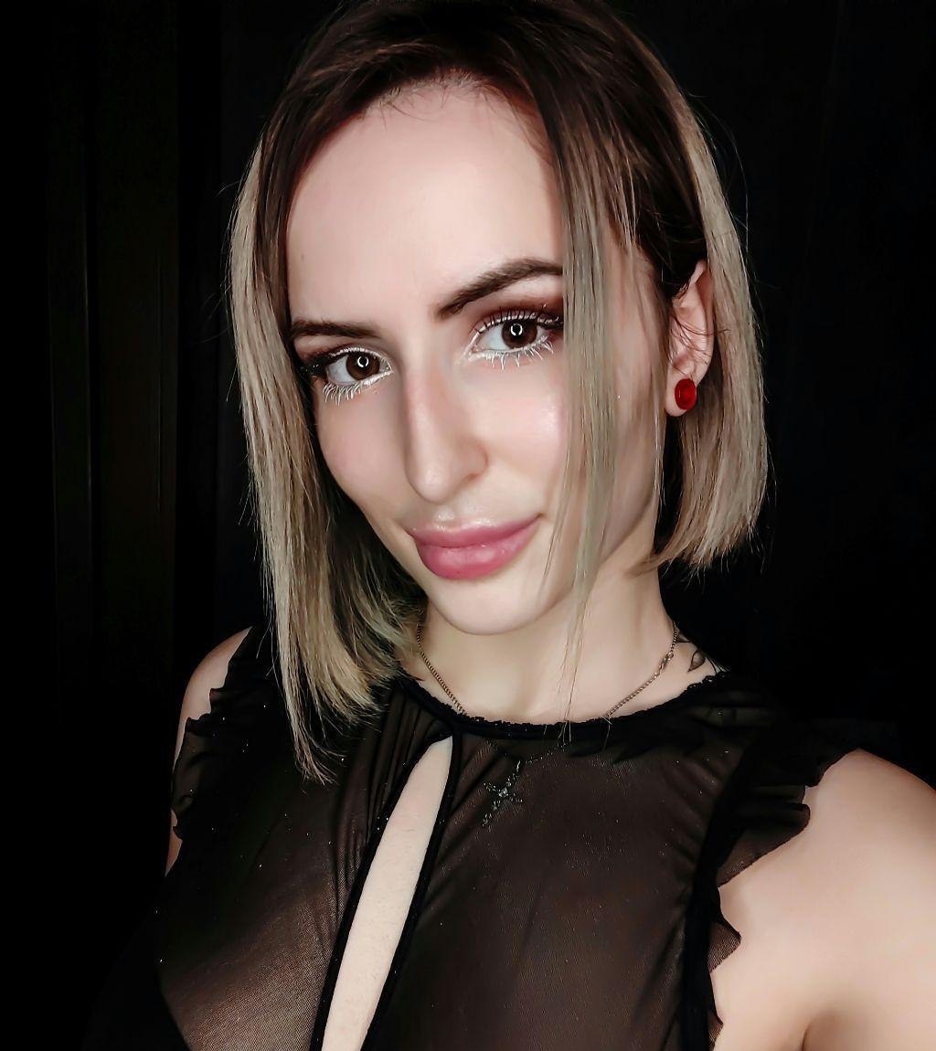 Карина привлекательная девушка из Щелково цена от 3500 руб